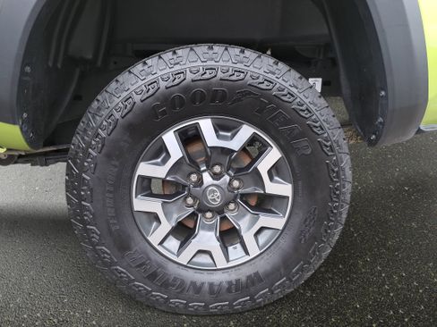 Used 2023 Toyota Tacoma TRD Off-Road w/ Technology Package AWD/4WD image 28