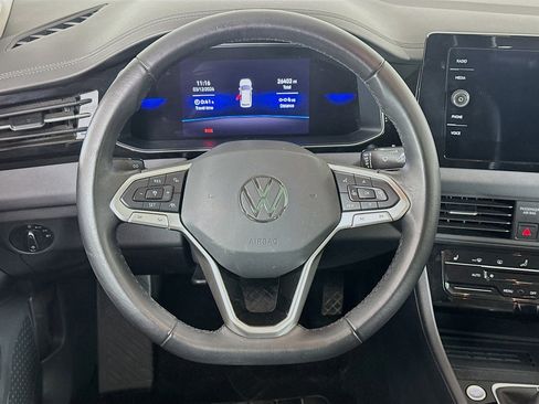 Used 2025 Volkswagen Jetta SE image 18