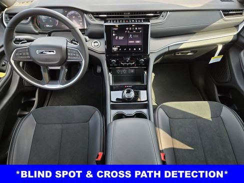 New 2025 Jeep Grand Cherokee L Altitude image 9