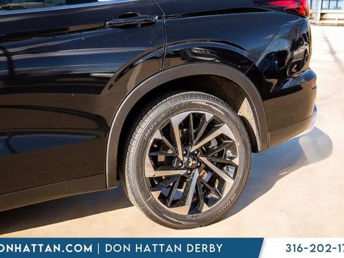 Used 2024 Mitsubishi Outlander SE Black Edition image 37