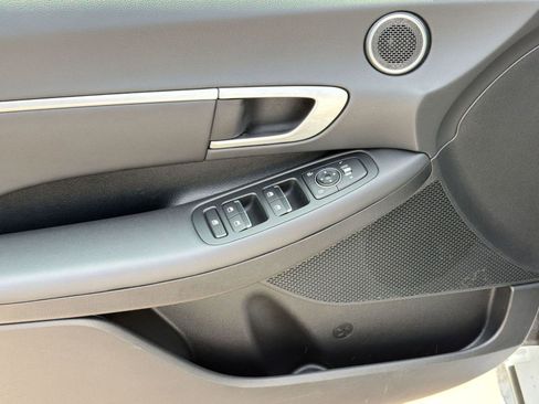 Used 2025 Hyundai Sonata SEL FWD image 13