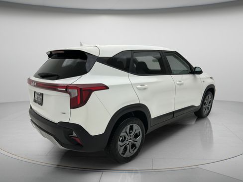 Used 2026 Kia Seltos LX AWD/4WD image 5