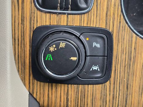 Used 2017 GMC Acadia Denali w/ Technology Package FWD image 24