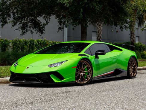Used 2018 Lamborghini Huracan Performante AWD/4WD image 38