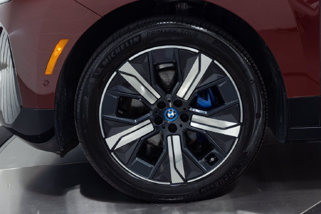 Certified 2024 BMW iX xDrive50 w/ Premium Package AWD/4WD image 25