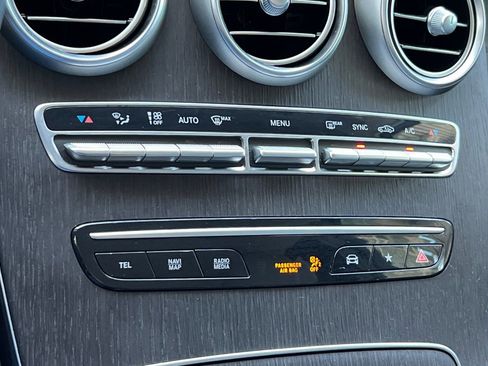 Used 2021 Mercedes-Benz GLC 300 w/ Premium Package image 24