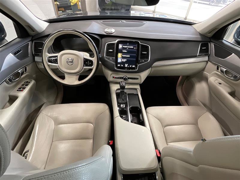Used 2022 Volvo XC90 T5 Momentum AWD/4WD image 11