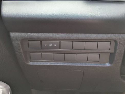 Used 2025 Mitsubishi Outlander ES FWD image 24