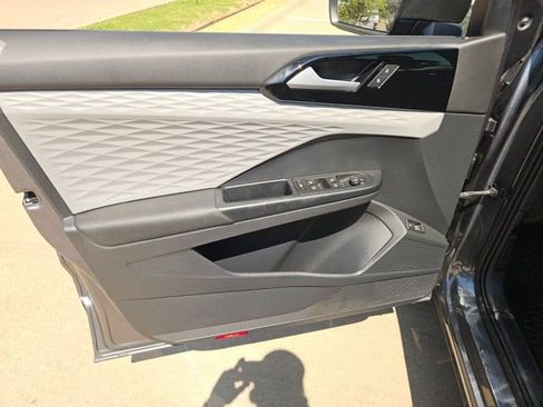 Used 2022 Volkswagen Taos S image 11