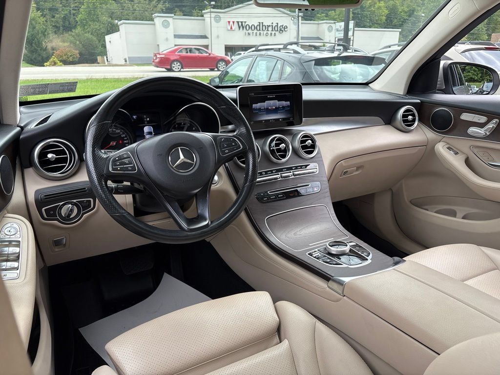 Used 2019 Mercedes-Benz GLC 300 4MATIC image 11