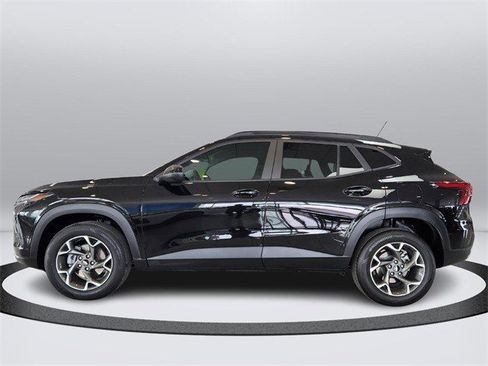 Certified 2025 Chevrolet Trax LT w/ Driver Confidence Package image 2