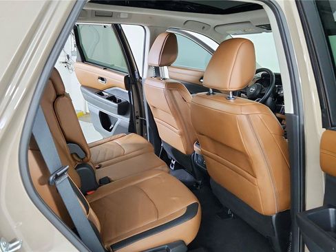 Used 2023 Nissan Pathfinder Platinum w/ Cargo Package FWD image 21