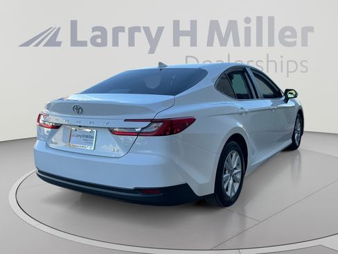 Used 2026 Toyota Camry LE FWD image 5