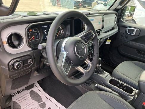 Certified 2025 Jeep Wrangler Unlimited Sahara AWD/4WD image 15