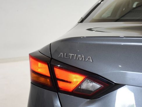 Used 2025 Nissan Altima 2.5 SV FWD image 29