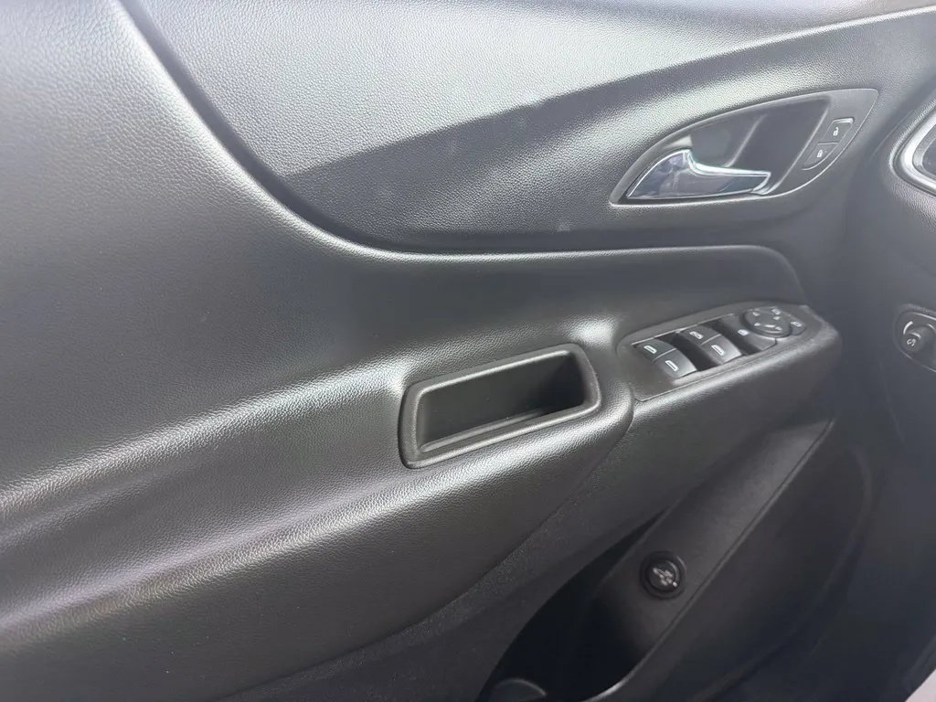 Used 2022 Chevrolet Equinox LT AWD/4WD image 12