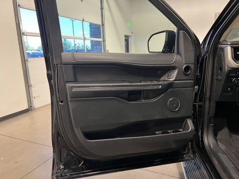 Used 2023 Ford Expedition XLT AWD/4WD image 26