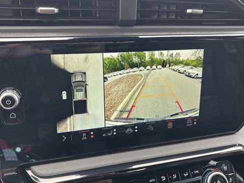 Used 2025 GMC Sierra 1500 AT4 w/ AT4 Premium Package AWD/4WD image 28