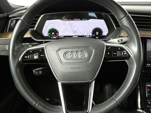 Used 2022 Audi e-tron Prestige w/ Prestige Package image 6