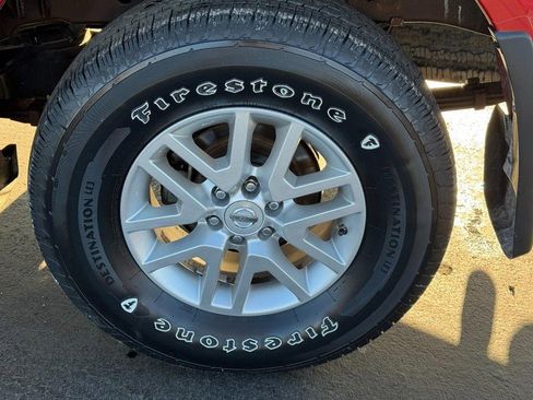 Used 2014 Nissan Frontier SV image 7