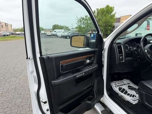 Used 2015 RAM 1500 Laramie w/ Convenience Group AWD/4WD image 4