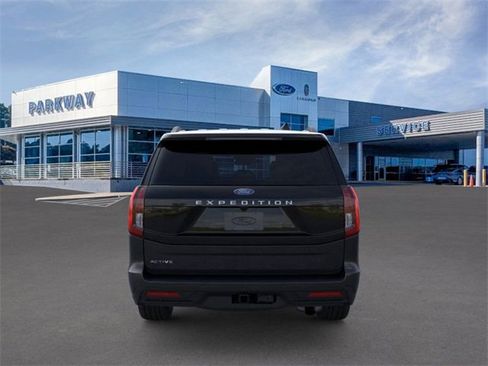New 2025 Ford Expedition Active image 5