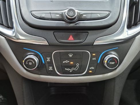 Used 2020 Chevrolet Equinox LS w/ LS Convenience Package FWD image 22