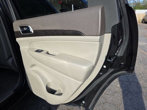 Used 2011 Jeep Grand Cherokee Laredo image 27