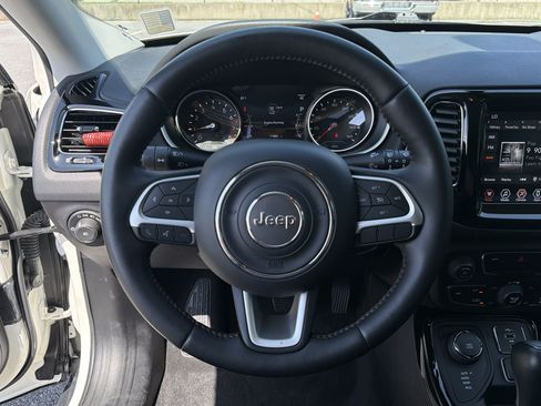 Used 2019 Jeep Compass Limited AWD/4WD image 28