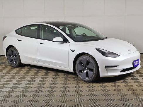 Used 2023 Tesla Model 3 Standard Range image 50