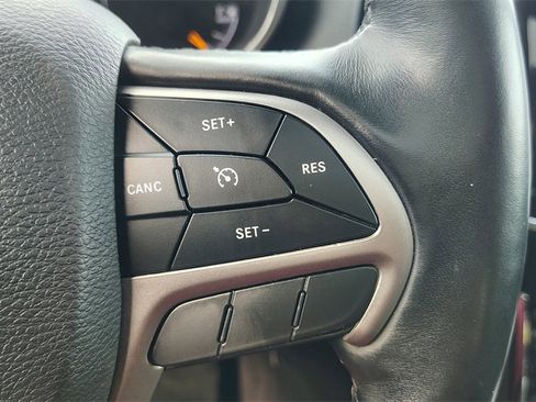 Used 2019 Jeep Grand Cherokee Altitude image 15