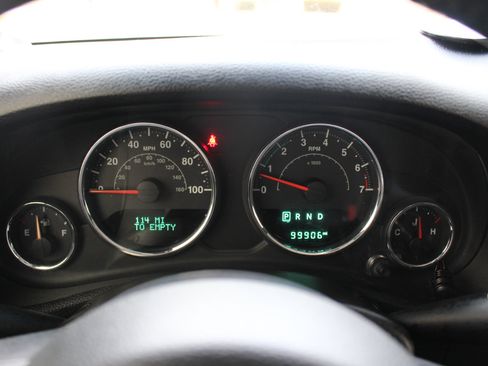 Used 2016 Jeep Wrangler Unlimited Rubicon w/ Connectivity Group image 19