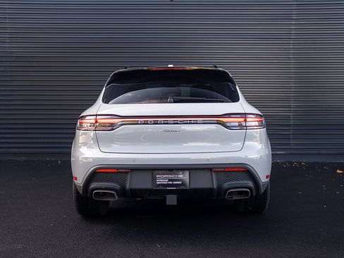 Certified 2025 Porsche Macan AWD/4WD image 28