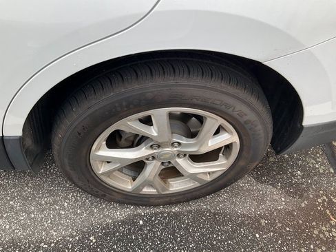 Used 2019 Chevrolet Equinox LT image 10