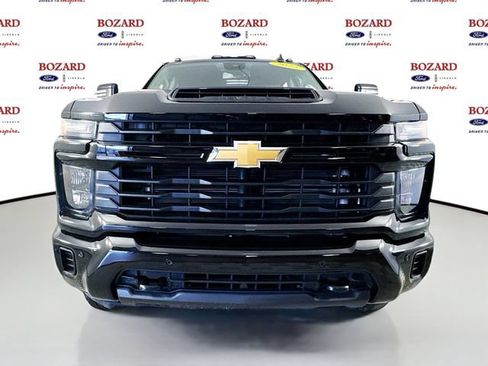 Used 2025 Chevrolet Silverado 2500 Custom w/ Custom Value Package AWD/4WD image 2