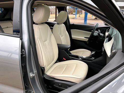 Used 2025 Buick Encore GX Avenir w/ Avenir Technology Package image 9