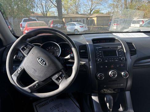 Used 2012 Kia Sorento LX w/ Convenience Pkg FWD image 9