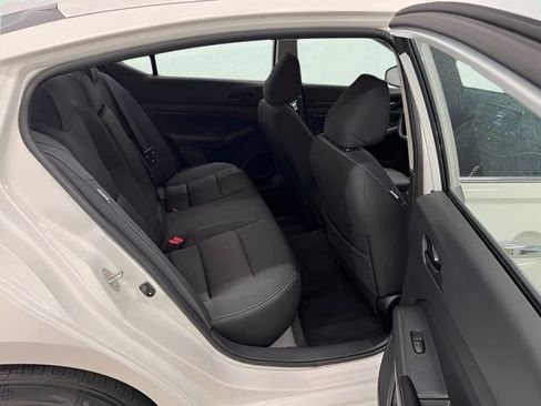 Used 2025 Nissan Altima 2.5 SV FWD image 8