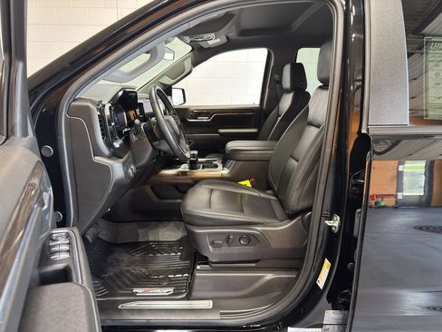 Used 2024 Chevrolet Silverado 1500 RST AWD/4WD image 16