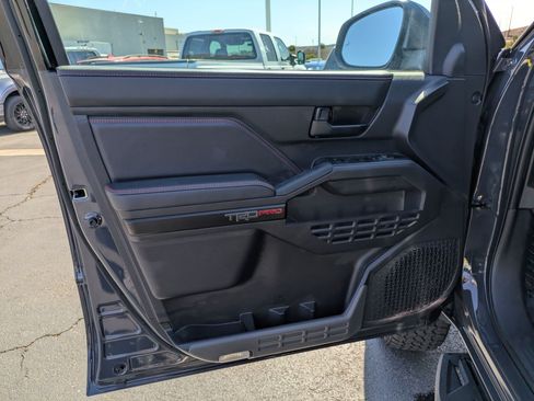 Used 2025 Toyota Tacoma TRD Pro AWD/4WD image 12
