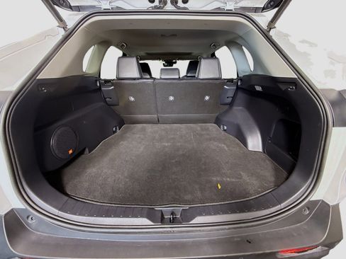 Used 2019 Toyota RAV4 XLE Premium image 28