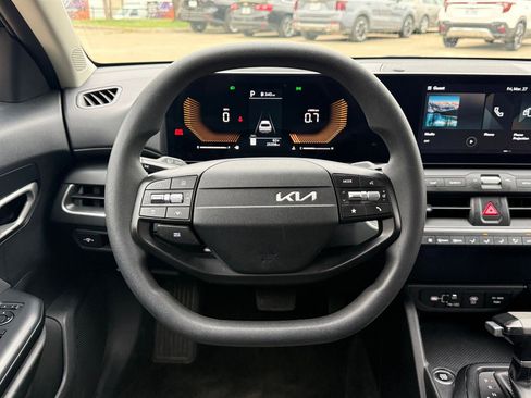Used 2025 Kia K4 LXS image 29