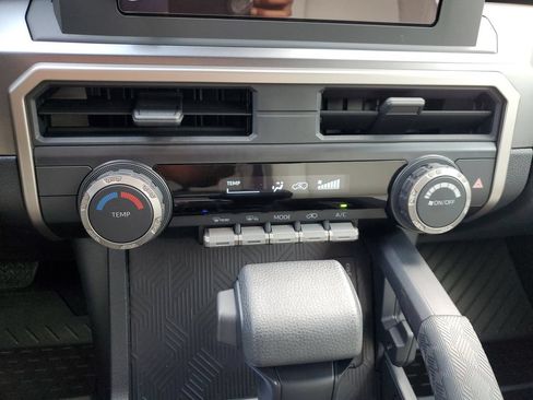 Used 2025 Toyota 4Runner SR5 AWD/4WD image 21