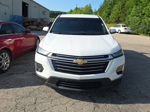 Used 2023 Chevrolet Traverse LT FWD image 2