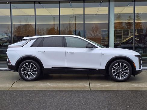 New 2026 Cadillac Lyriq Premium Sport image 6