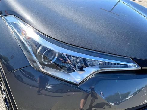 Used 2018 Toyota C-HR XLE FWD image 27