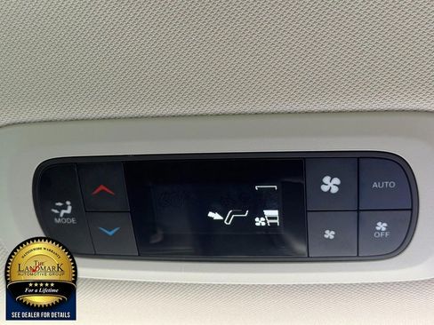 Used 2024 Chrysler Pacifica Touring-L FWD image 16