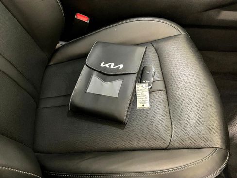Used 2023 Kia Sorento S w/ Panoramic Sunroof Package AWD/4WD image 36