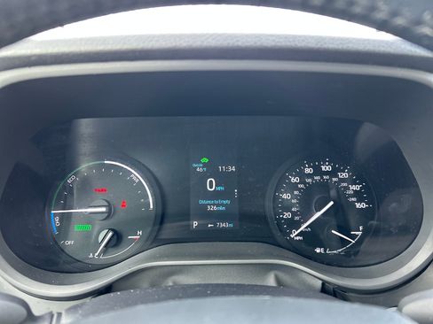 Used 2024 Toyota Sienna XLE image 7