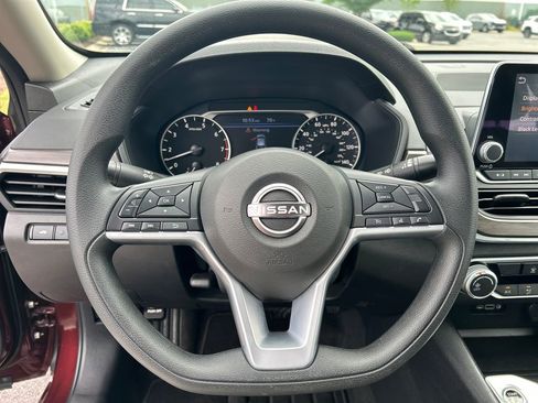 Used 2025 Nissan Altima 2.5 SV FWD image 14